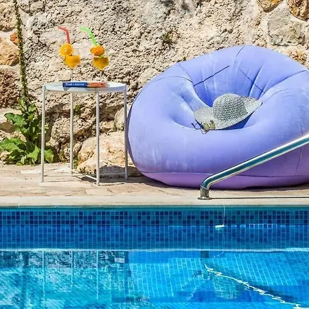 Sleeps 8 Pool Air Con Wifi Willa *