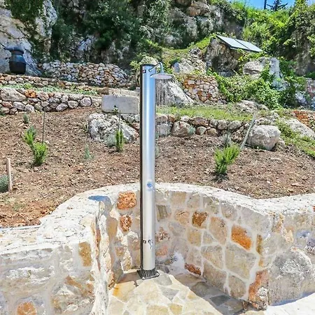 Sleeps 8 Pool Air Con Wifi Willa
