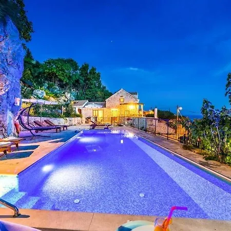 Willa Sleeps 8 Pool Air Con Wifi Mlini