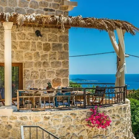 Sleeps 8 Pool Air Con Wifi Willa