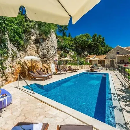 Willa Sleeps 8 Pool Air Con Wifi Mlini
