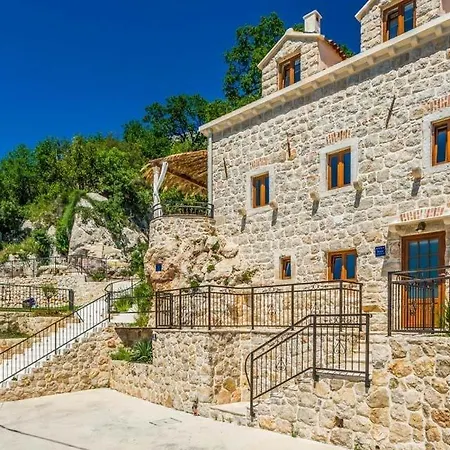 Sleeps 8 Pool Air Con Wifi Willa *