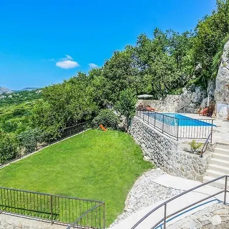 Sleeps 8 Pool Air Con Wifi *