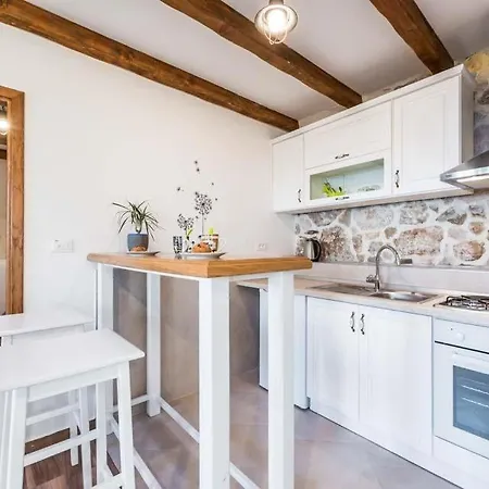 Sleeps 8 Pool Air Con Wifi Villa