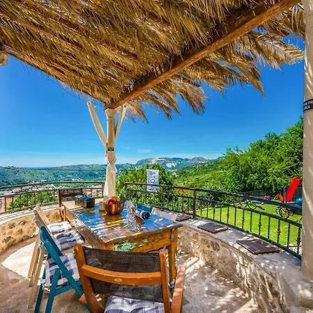 Villa Sleeps 8 Pool Air Con Wifi *