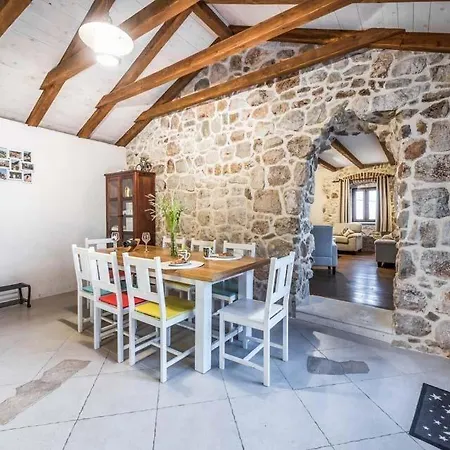 Villa Sleeps 8 Pool Air Con Wifi Mlini