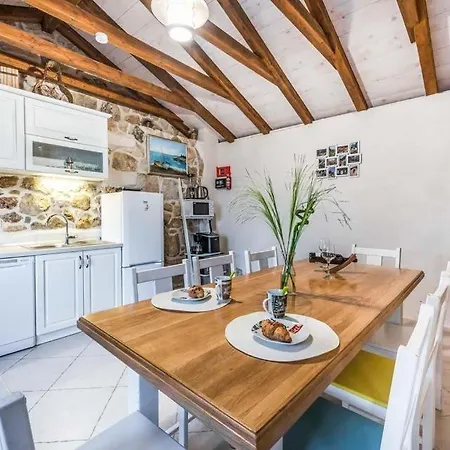 Sleeps 8 Pool Air Con Wifi Villa